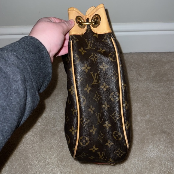 Louis Vuitton Purse - Picture 7 of 13